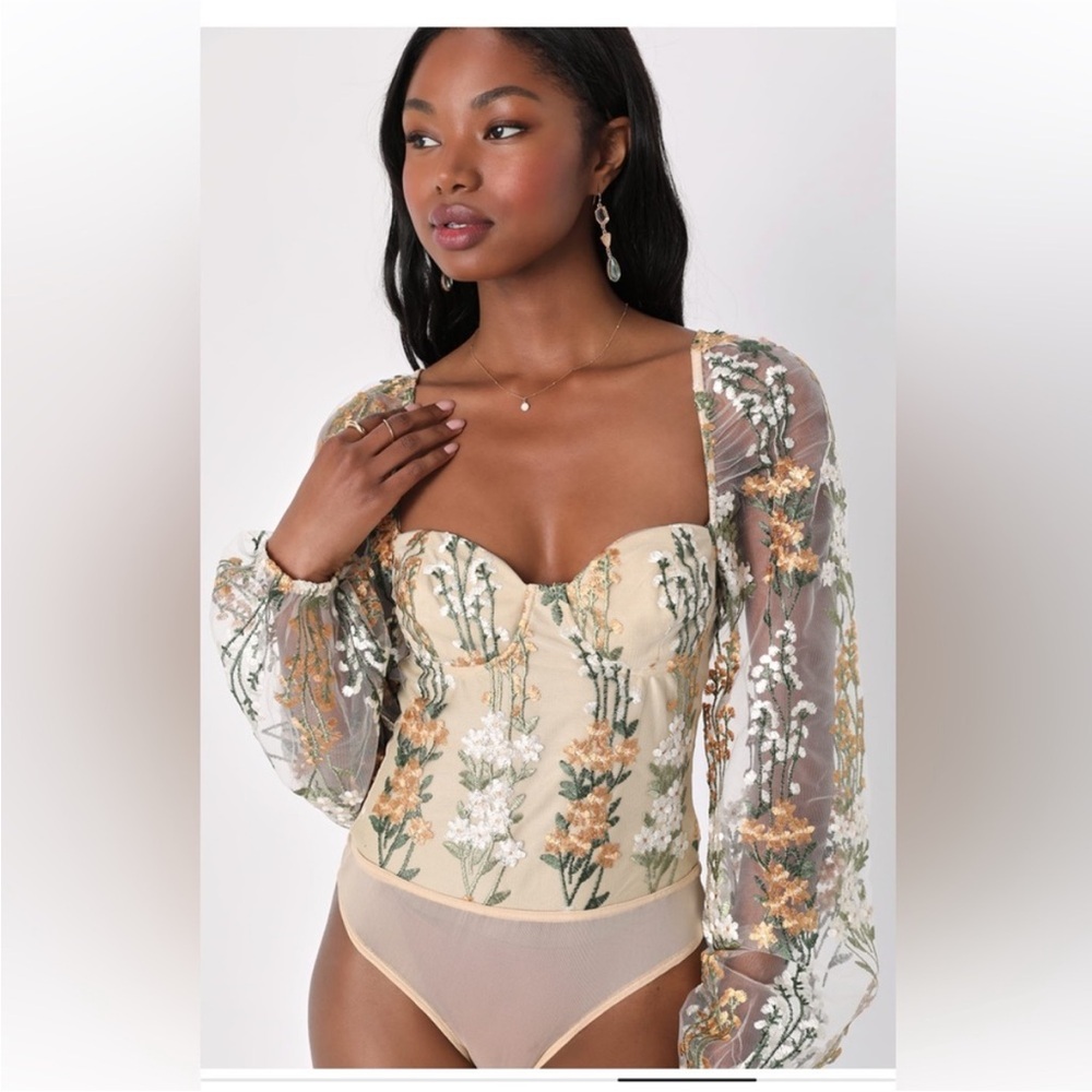 Elegant Floral Embroidered Dress - Picture 3 of 7